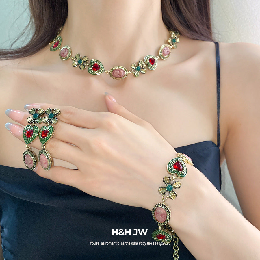 Flower Heart Necklace Vintage Style Collarbone Chain Light Luxury High-end Feel Jewelry