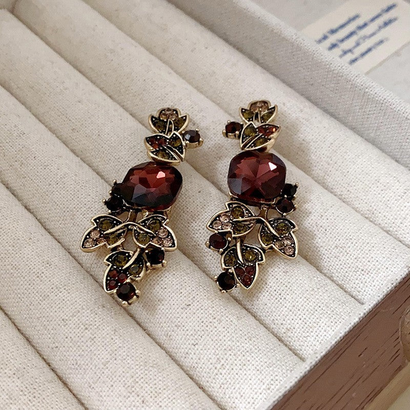 Flower Heart Necklace Vintage Style Collarbone Chain Light Luxury High-end Feel Jewelry