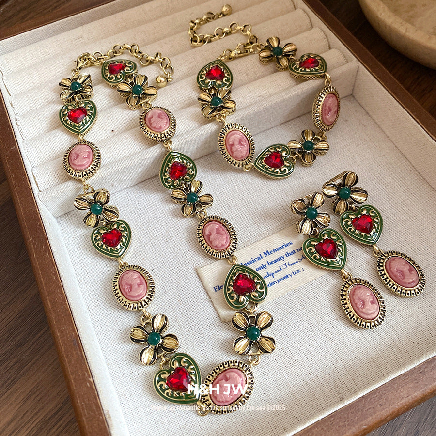 Flower Heart Necklace Vintage Style Collarbone Chain Light Luxury High-end Feel Jewelry