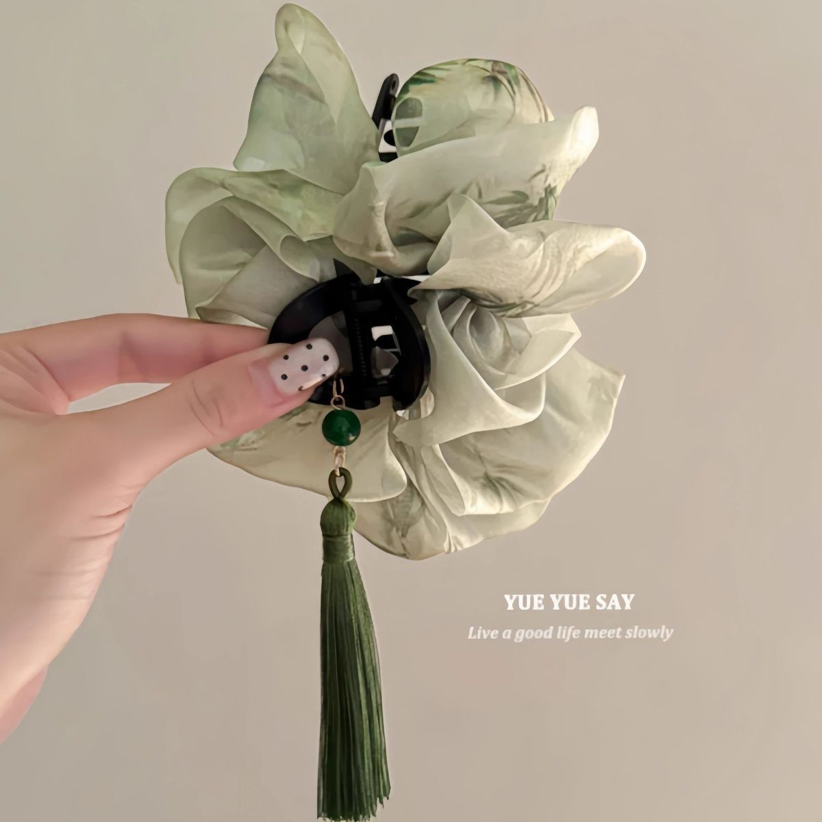 New Chinese Style Retro Tassel Cloud Mesh Hair Claw Elegant Fashion Shark Clip Travel Hairpin