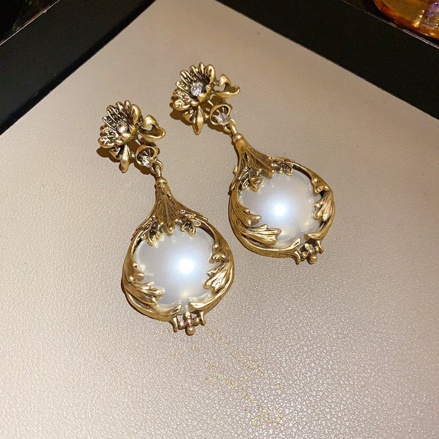 Flower Heart Necklace Vintage Style Collarbone Chain Light Luxury High-end Feel Jewelry