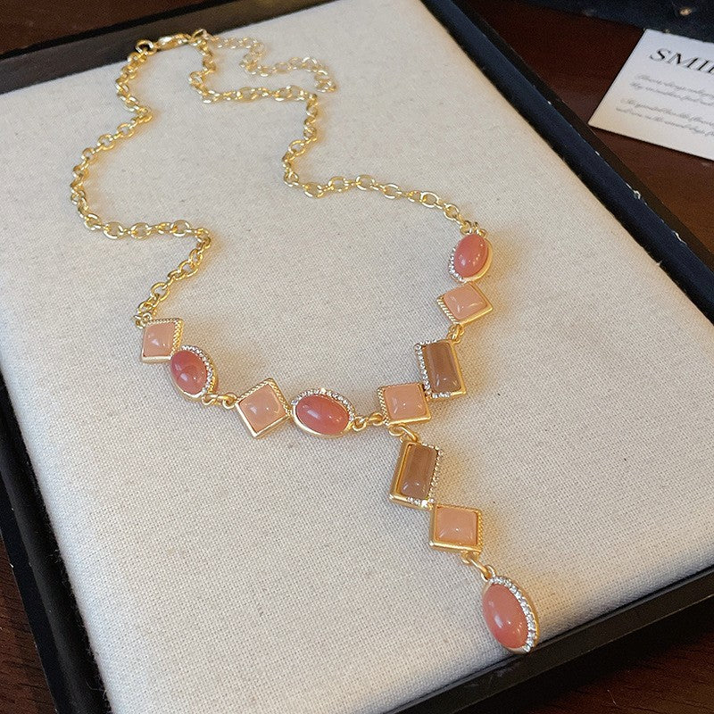 Flower Heart Necklace Vintage Style Collarbone Chain Light Luxury High-end Feel Jewelry