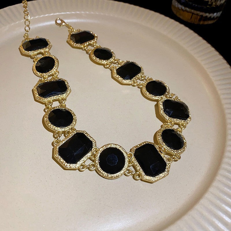 Flower Heart Necklace Vintage Style Collarbone Chain Light Luxury High-end Feel Jewelry