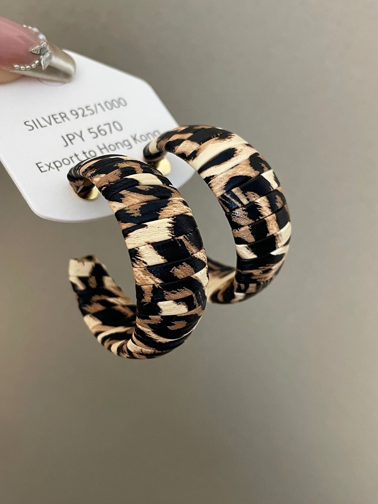 e096caf1-7d50-47e6-bfbc-d4472deeb5cb